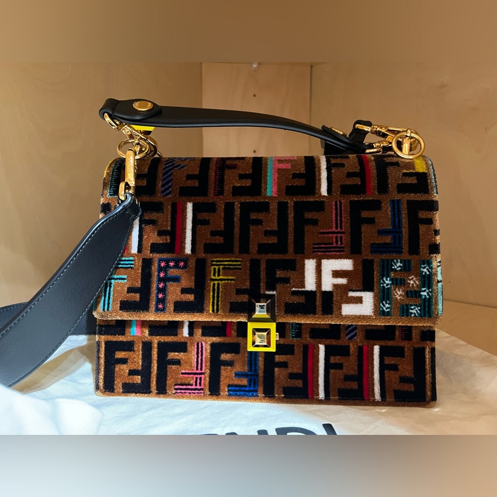 FENDI 
Velvet Vitello Dolce Fun Fair Kan I Shoulder Bag Tobacco Multicolor Black